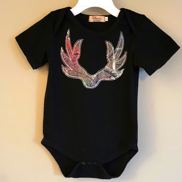 Hunting themed black onesie/boodysuit - Picture 1 of 3